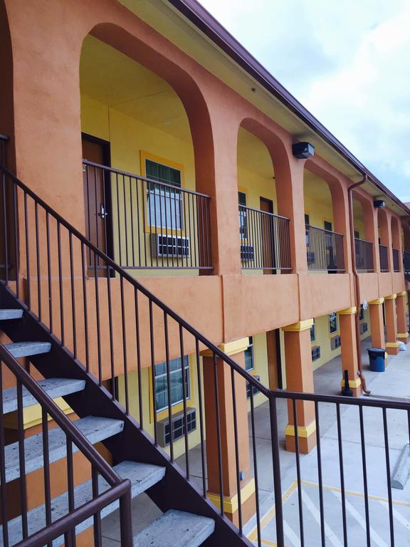 Texan Inn And Suites Tilden Dış mekan fotoğraf