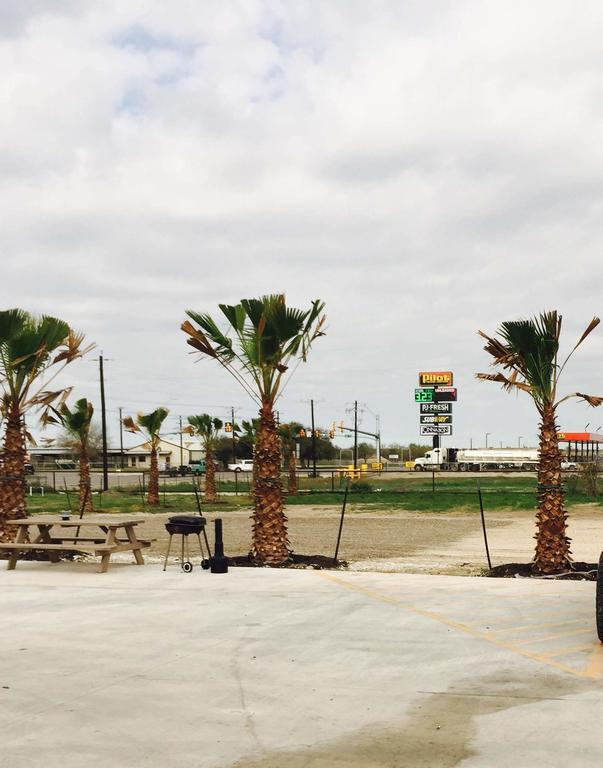 Texan Inn And Suites Tilden Dış mekan fotoğraf
