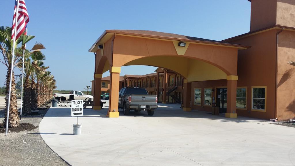 Texan Inn And Suites Tilden Dış mekan fotoğraf
