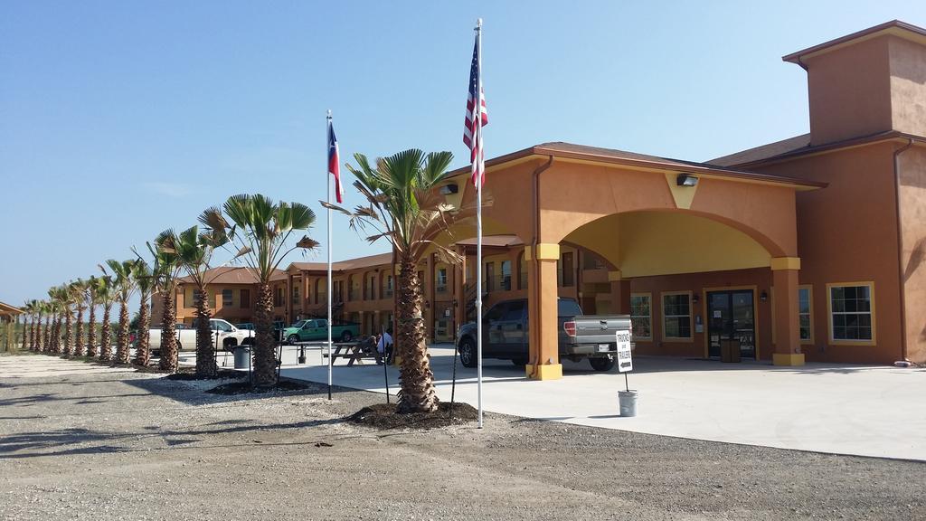 Texan Inn And Suites Tilden Dış mekan fotoğraf