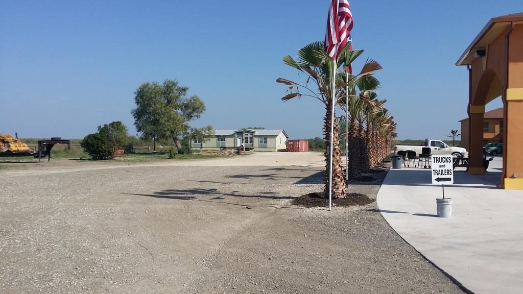 Texan Inn And Suites Tilden Dış mekan fotoğraf